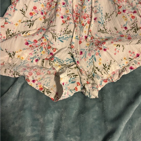 Lilly Rose Floral Romper. Size Small. Front Button And Tie. - Picture 7 of 9